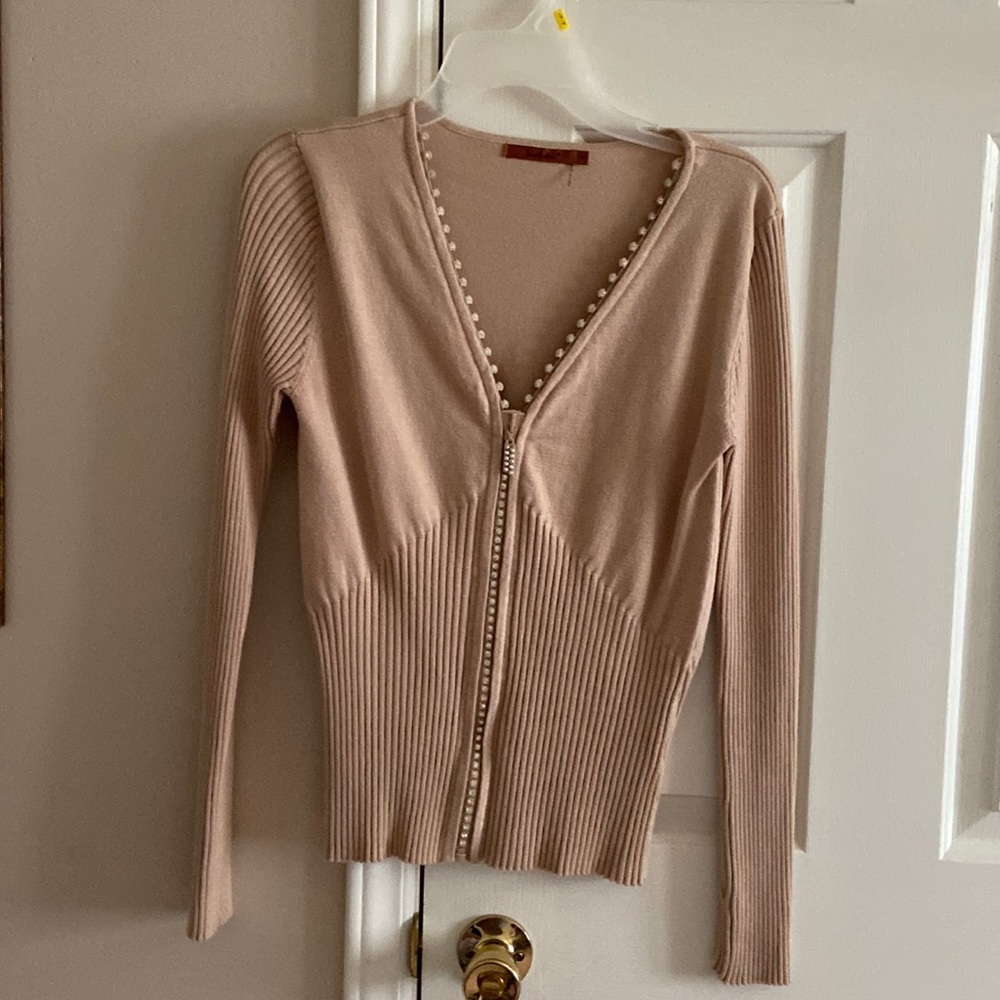 Thin casual/dressy sweater. Slim fit